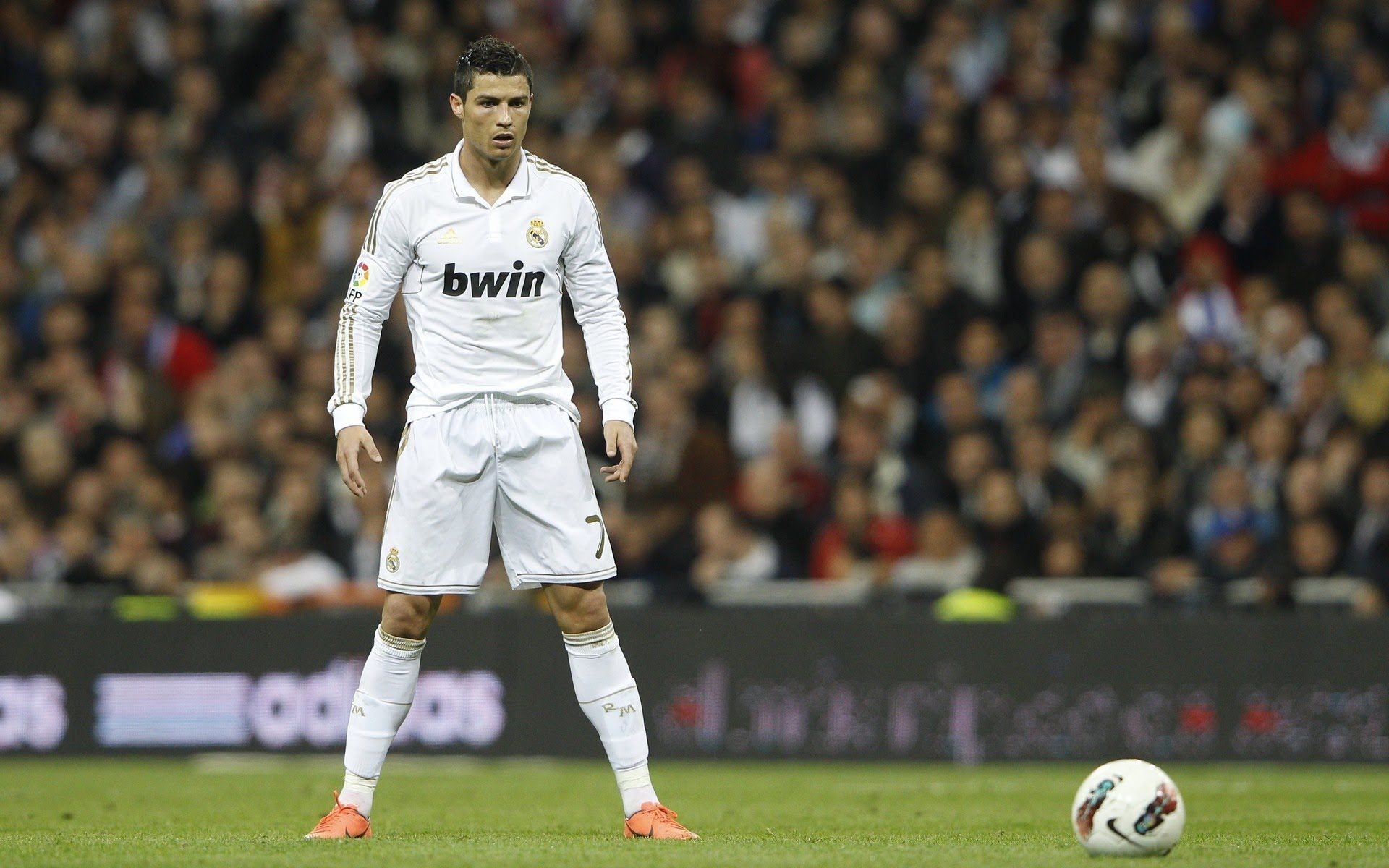 Featured image of post Wallpaper Cristiano Ronaldo Free Kick